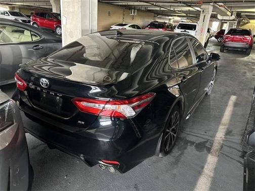 2020 Toyota Camry SE