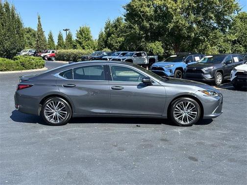 2025 Lexus ES 300h Base