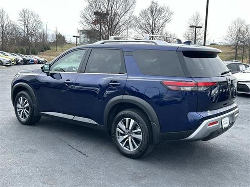 2025 Nissan Pathfinder SL 4WD