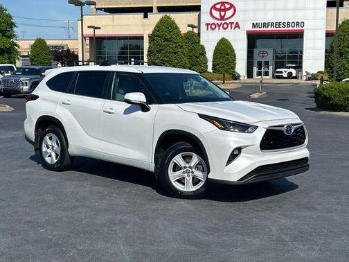 Pearl 2023 Toyota Highlander Hybrid LE