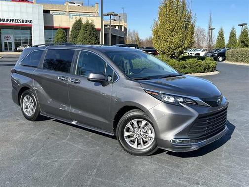 2024 Toyota Sienna XLE