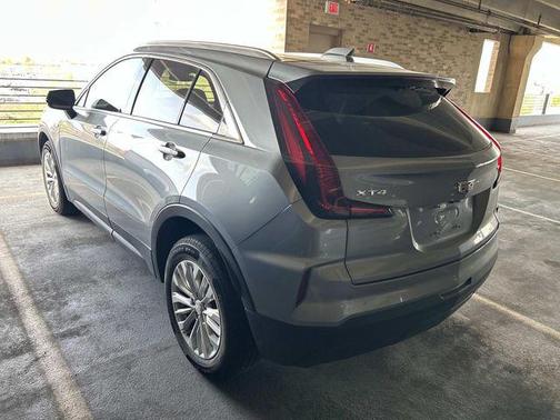 Argent Silver Metallic 2024 Cadillac XT4 Luxury