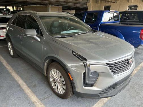 Argent Silver Metallic 2024 Cadillac XT4 Luxury