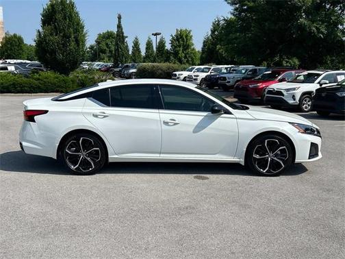 2023 Nissan Altima SR FWD