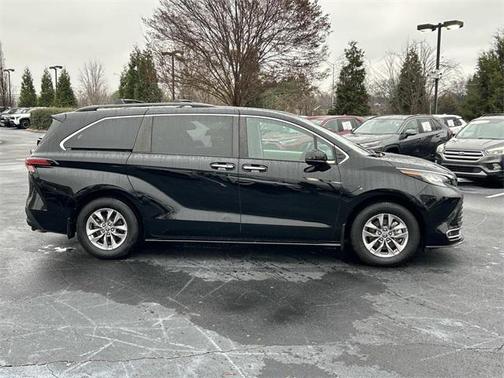 2022 Toyota Sienna XLE