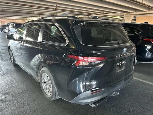 2022 Toyota Sienna XLE