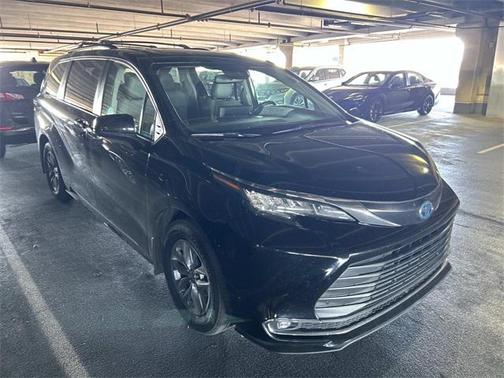 2022 Toyota Sienna XLE