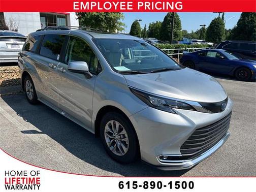 2024 Toyota Sienna XLE 8 Passenger