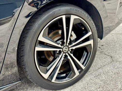 Black 2020 Nissan Sentra SR
