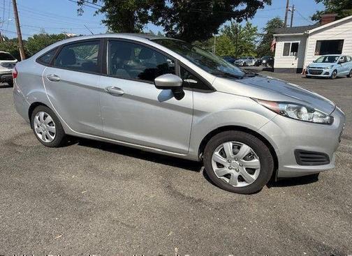2015 Ford Fiesta 4dr Sdn S