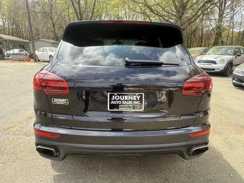 2017 Porsche Cayenne Platinum Edition