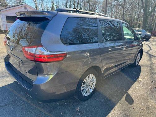 2017 Toyota Sienna XLE Premium