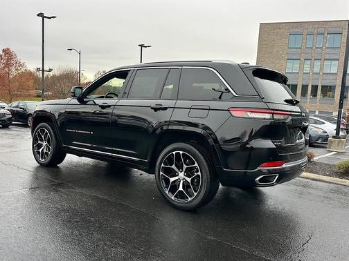 2023 Jeep Grand Cherokee Summit