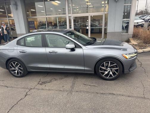 2019 Volvo S60 T6 Momentum