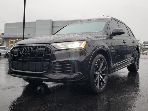 Mythos Black Metallic 2023 Audi Q7 55 Premium Plus