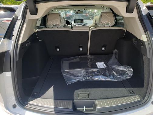 Platinum White Pearl 2026 Acura RDX ADVANCE PACKAGE