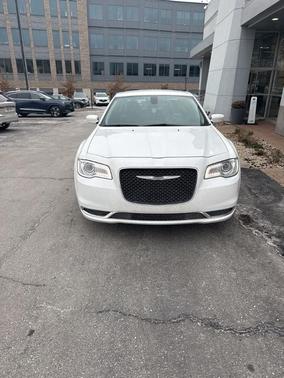 2020 Chrysler 300 Touring