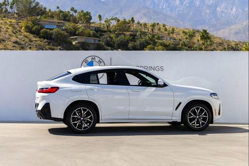 2025 BMW X4 xDrive30i