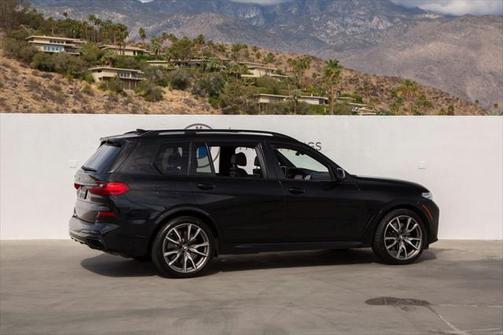 2022 BMW X7 M50i