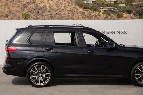 2022 BMW X7 M50i