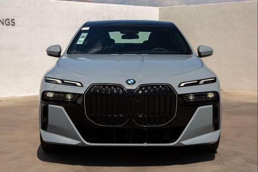 2025 BMW 740 xDrive