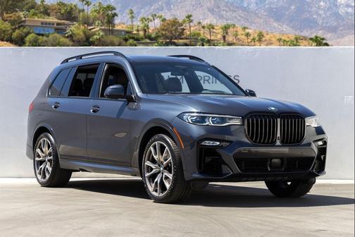 Arctic Grey Metallic 2022 BMW X7 M50i