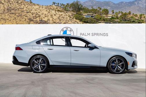 Brooklyn Grey Metallic 2027 BMW 550e 550e xDrive
