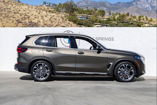 Manhattan Green Metallic 2026 BMW X5 PHEV xDrive50e