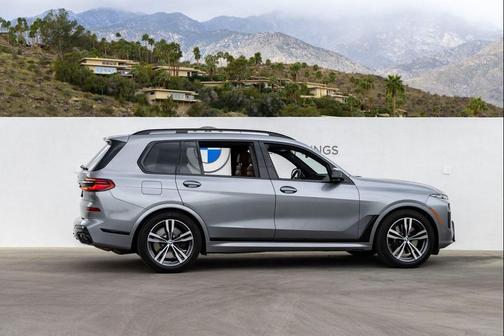 2025 BMW X7 M60i