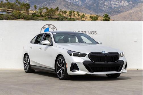 Mineral White Metallic 2026 BMW 550e xDrive