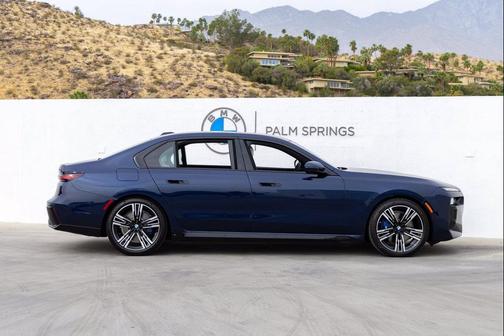 Tanzanite Blue II Metallic 2026 BMW 740 740i