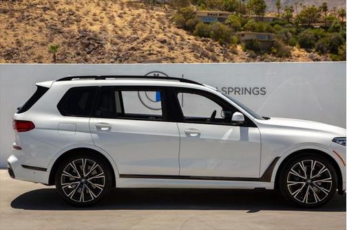 2021 BMW X7 M50i