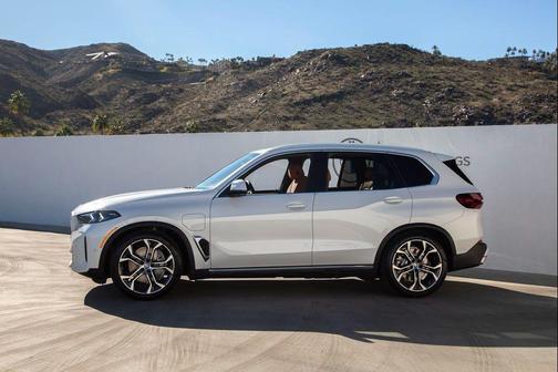 Mineral White Metallic 2026 BMW X5 PHEV xDrive50e