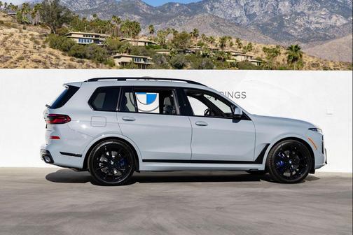 Brooklyn Grey Metallic 2027 BMW X7 xDrive40i
