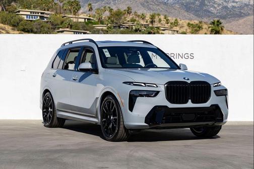 Brooklyn Grey Metallic 2027 BMW X7 xDrive40i