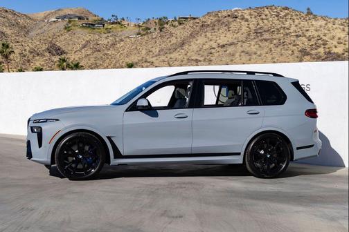 Brooklyn Grey Metallic 2027 BMW X7 xDrive40i