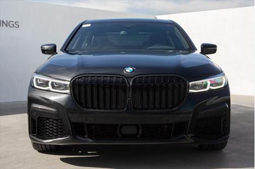 2022 BMW 740 i