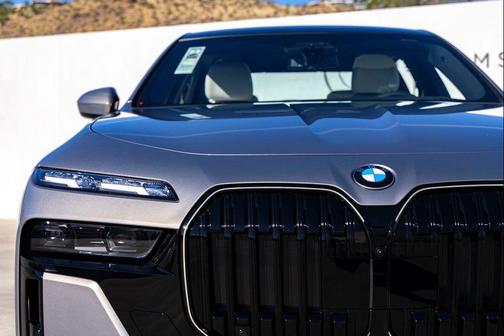 Oxide Grey Metallic 2026 BMW 740 740i