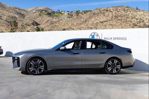 Oxide Grey Metallic 2026 BMW 740 740i