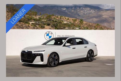 Mineral White Metallic 2025 BMW i7 xDrive60