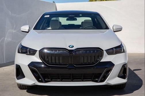 2025 BMW 530 i