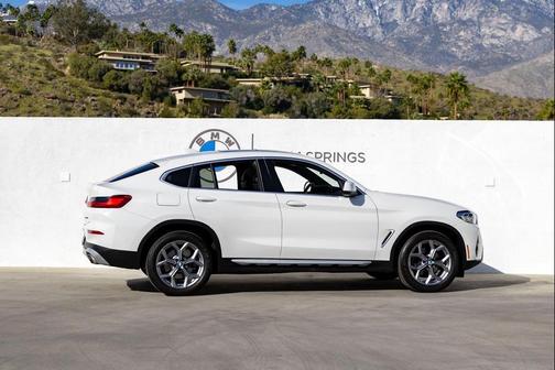 2025 BMW X4 xDrive30i