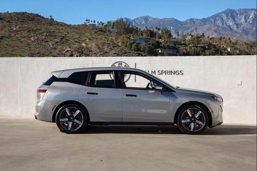 2026 BMW iX xDrive60