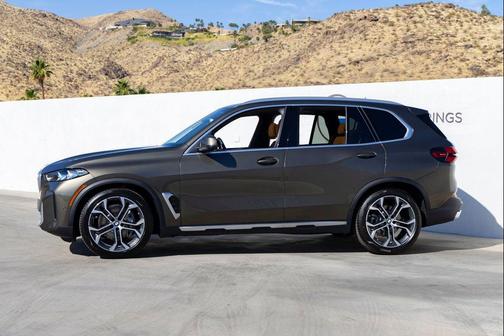 Manhattan Green Metallic 2026 BMW X5 xDrive40i
