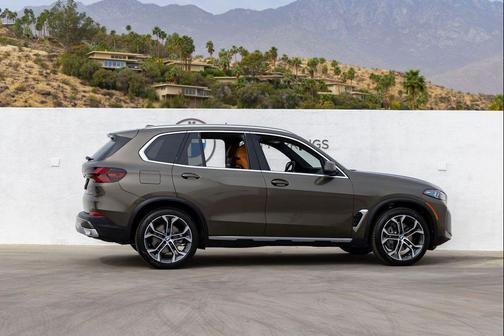 Manhattan Green Metallic 2026 BMW X5 sDrive40i