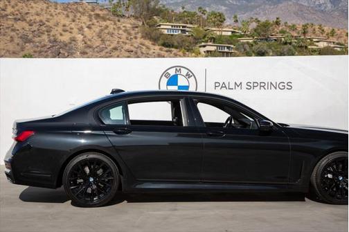 2022 BMW 740 i