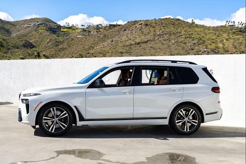 2025 BMW X7 M60i