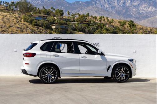 2023 BMW X5 M50i