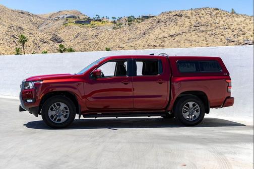 Cardinal Red Metallic Tricoat 2025 Nissan Frontier SV