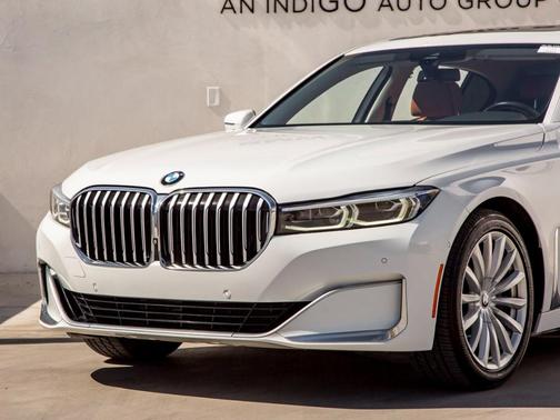 Photo 3 of 29 of 2020 BMW 740 i